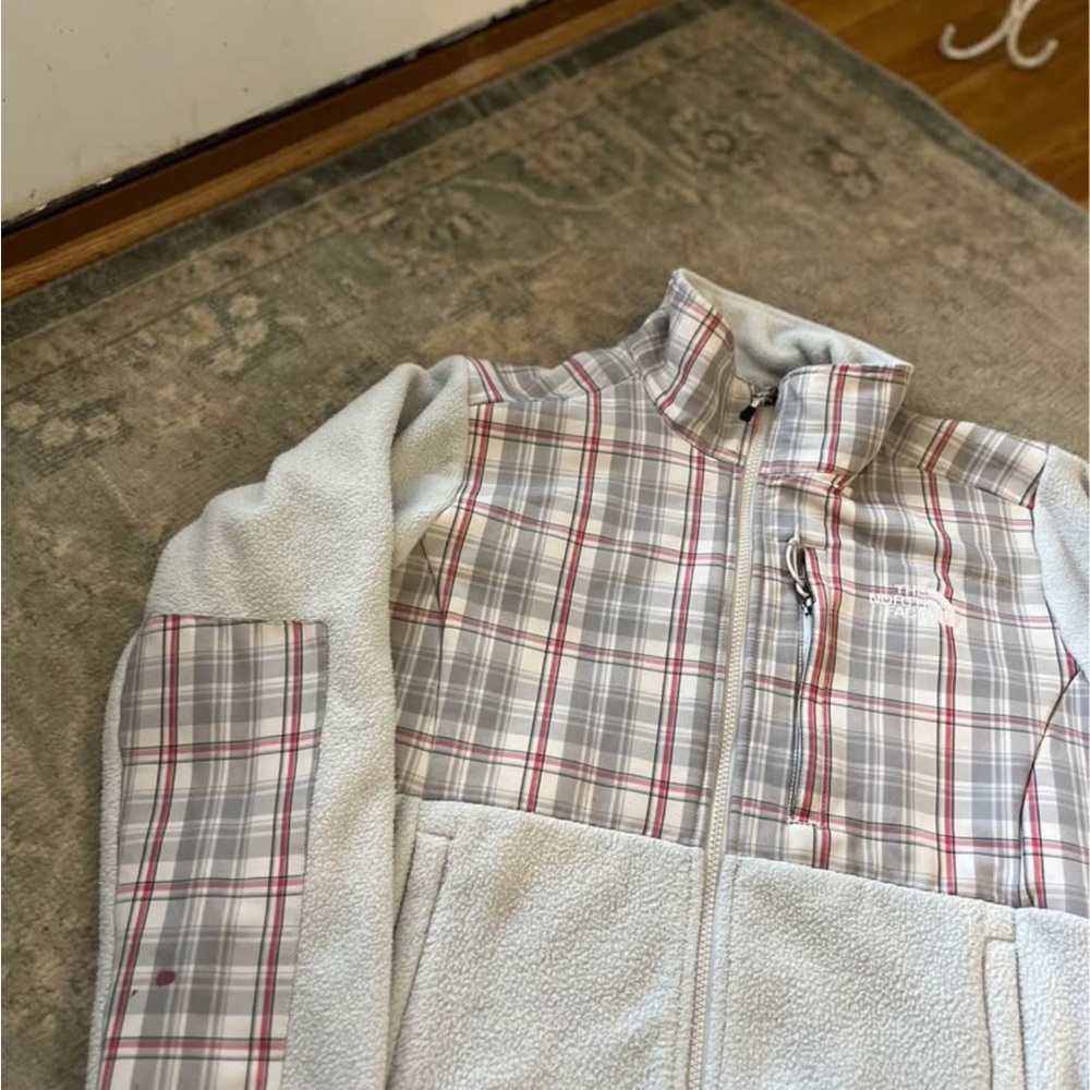 North Face Patterned Fleece Size Medium - image 4